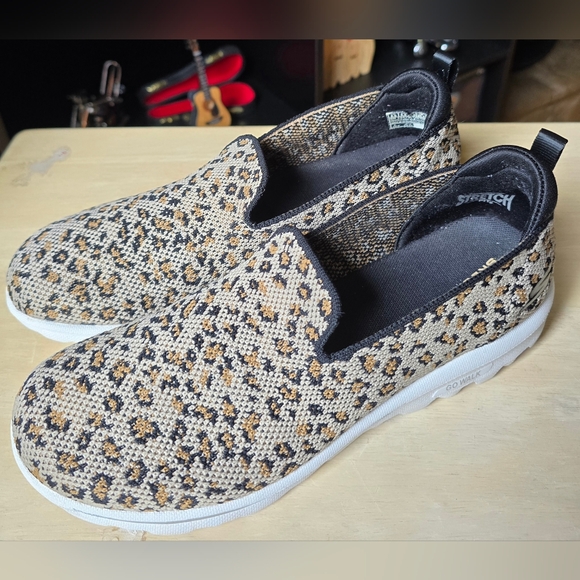 Skechers Go-Walk Joy Mariah Leopard Women's Comfort Shoes, Sz 8.5 - Picture 1 of 8
